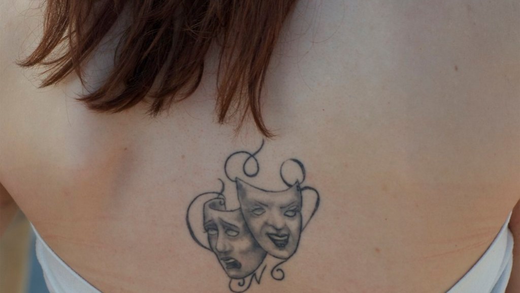 Mikä on kulmakarvojen tatuointi